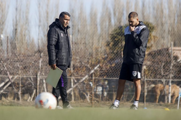 Con bajas importantes, Cipolletti vuelve a La Visera para recibir a Huracán