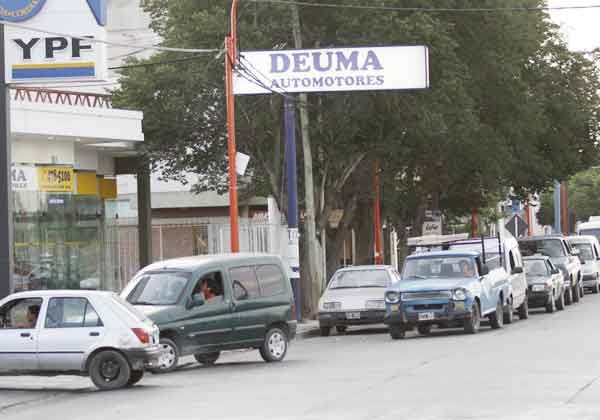 Volvieron las colas en las estaciones de servicio