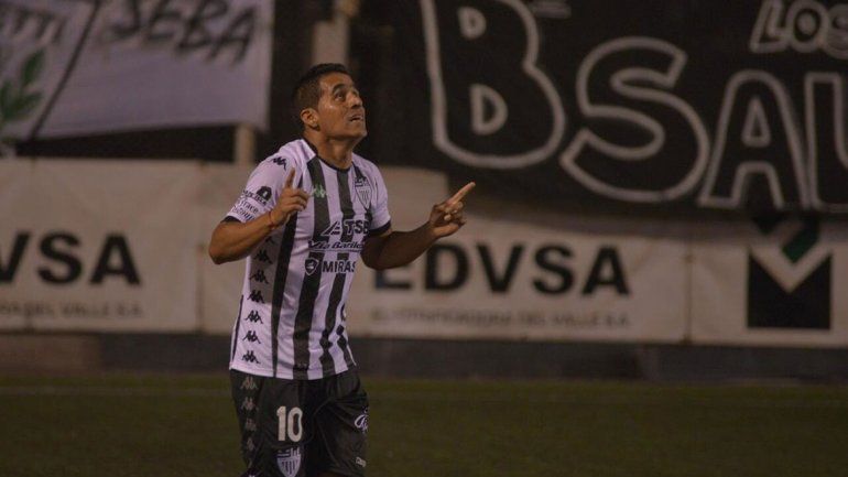 Vergara se va del Albinegro: Me duele irme pero la carrera del jugador es corta