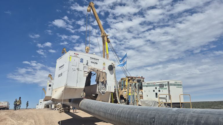 Más del 80% de los trabajadores vinculados a la obra son rionegrinos. Además, ya se distribuyeron más de 120 millones de dólares en salarios dentro de la provincia, principalmente en la región costera.