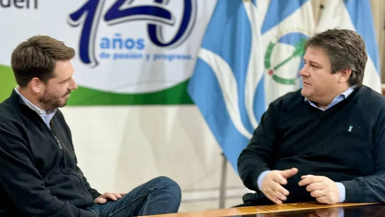 Los intendentes Rodrigo Buteler y Mariano Gaido comparten la lucha por el retorno del tren a Cipolletti y la necesidad de que el gobierno nacional concrete mejoras en la conectividad regional. Los intendentes Rodrigo Buteler y Mariano Gaido comparten la lucha por el retorno del tren a Cipolletti y la necesidad de que el gobierno nacional concrete mejoras en la conectividad regional.