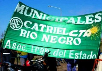 Municipales de Catriel cortan la Ruta Nacional 151