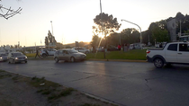 La rotonda de la Pacheco y ruta 22 fue escenario de una escandalosa gresca.