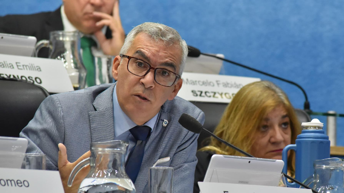El legislador acusó a los docentes rionegrinos de carecer de vocación y de compromiso real con la enseñanza en el aula.