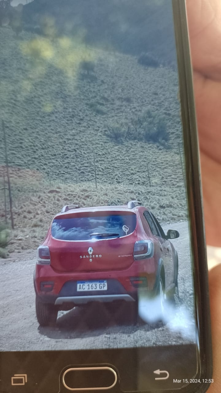 La camioneta que se robó Larry. La camioneta que se robó Larry.