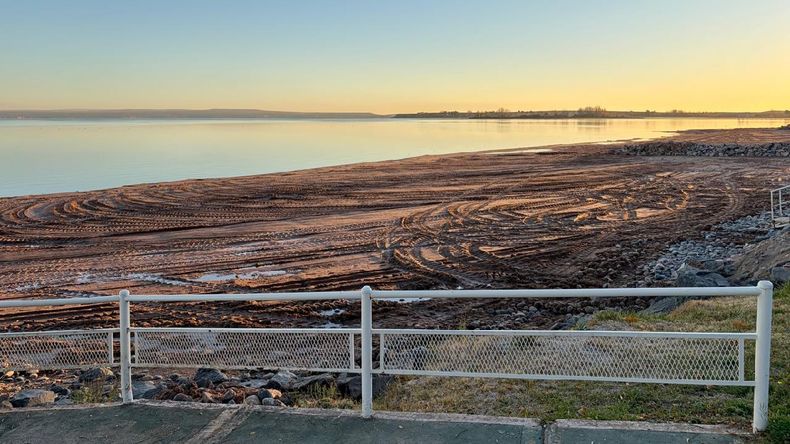 Fuerte bajante en los caudales de Mari Menuco y Bareales por la sequía del río Neuquén
