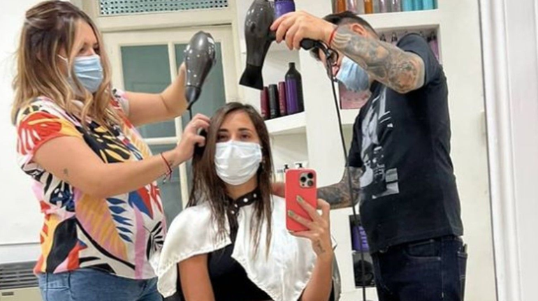 El gesto de Antonela en Rosario: fue a una peluquería del barrio