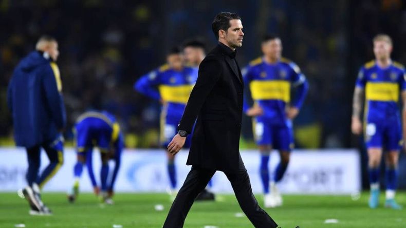 Las nuevas dudas de Gago: así son los dos equipos que probó para jugar con Defensa
