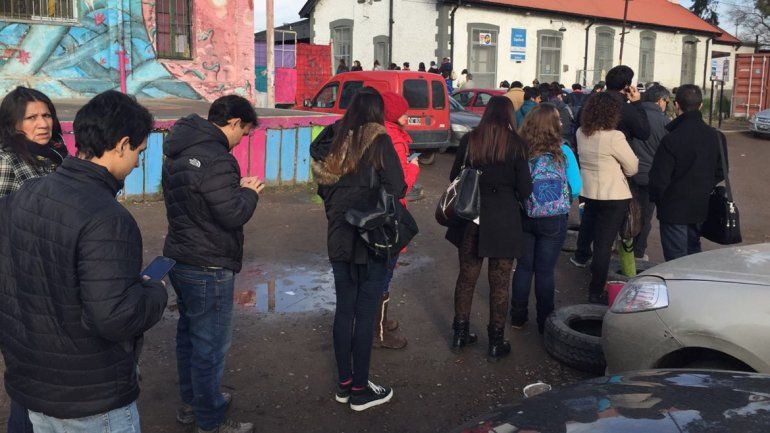 Largas colas para subir al Tren del Valle