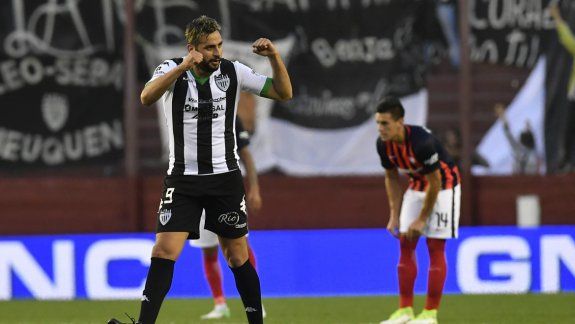Piñero da Silva tuvo que salir a los 9 del ST, por un cruce con Caruzzo.