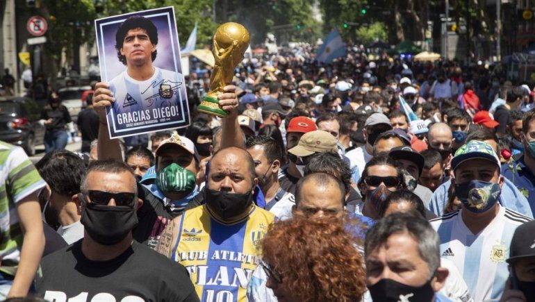 A dos semanas del velatorio de Maradona, aumentaron los casos de COVID-19