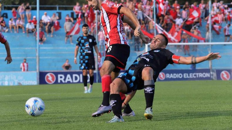 Deportivo Rincón y Colón de San Justo empataron 1 a 1 y el León ganó por penales. Fotos: gentileza Fabián Ceballos 