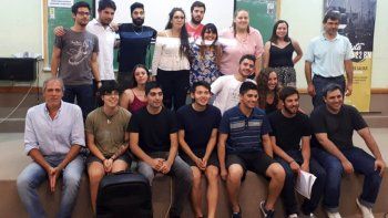 estudiantes presentaron un trabajo sobre el peligro de la ruta 22