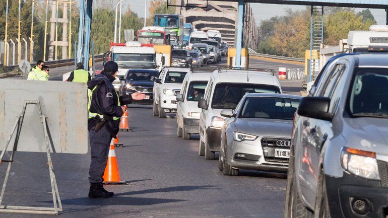 Vialidad cortó totalmente el tránsito en el puente viejo