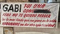 La bandera que la muchacha infiel le dedicó a su novio.