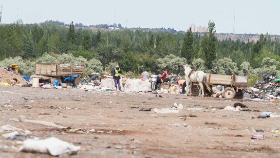 Exigen presencia policial para cerrar el ingreso al basural