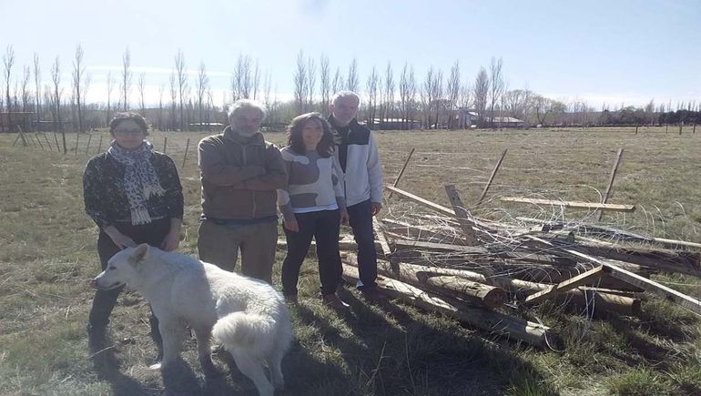 Tensión en loteo de Oro: vecinos denuncian doble estafa y violencia