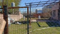 Peritos trabajando en el lugar donde ocurrió el femicidio.