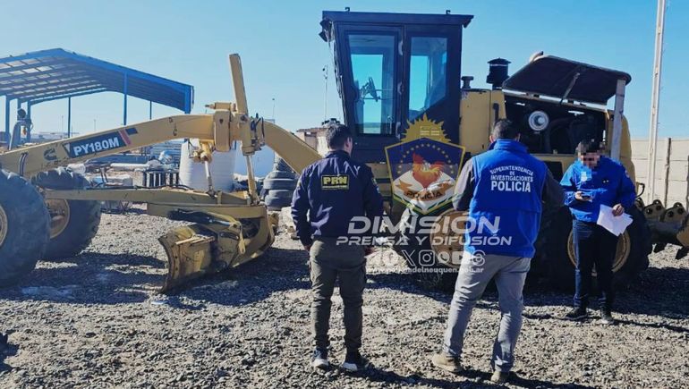 Compró una motoniveladora con cheques sin fondos y lo atraparon