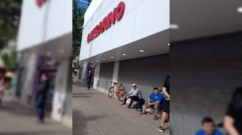 Sacan toda la mercadería de Garbarino para pagar a los empleados