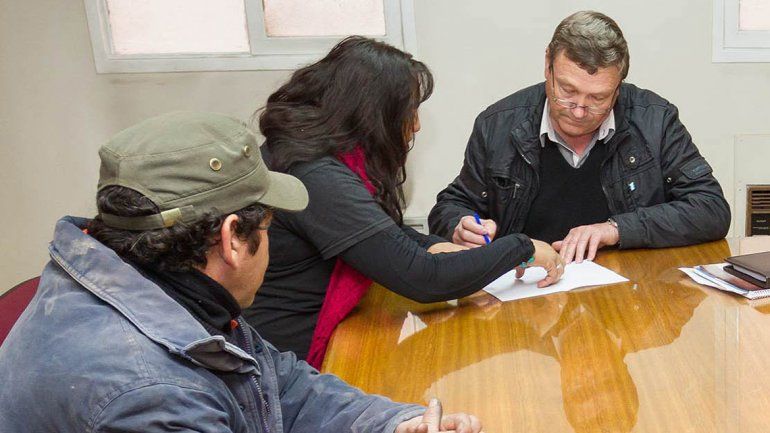 Los referentes de las tomas se reunieron con el titular de Servicios Públicos.