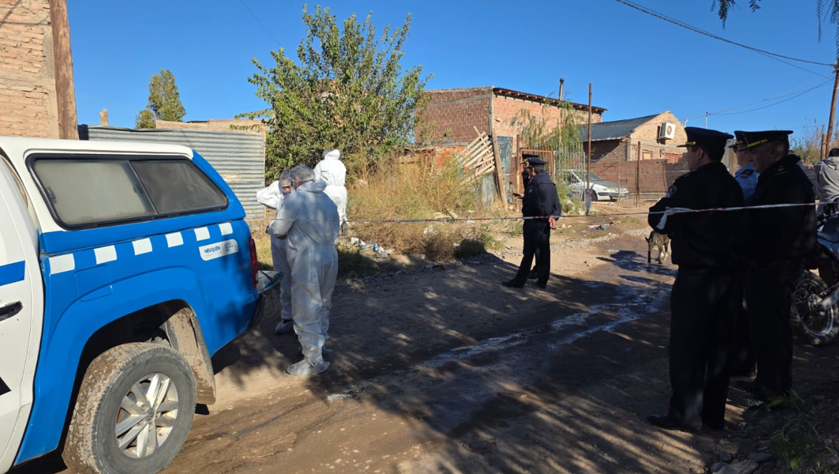 Escabroso crimen en Centenario: lo encontró su papá