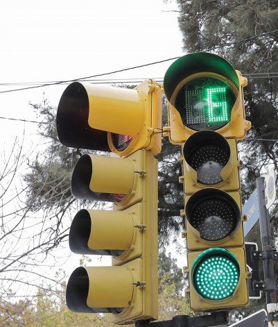 El semáforo de Ruta 22 y Estado de Israel estará intermitente hasta el fin de semana