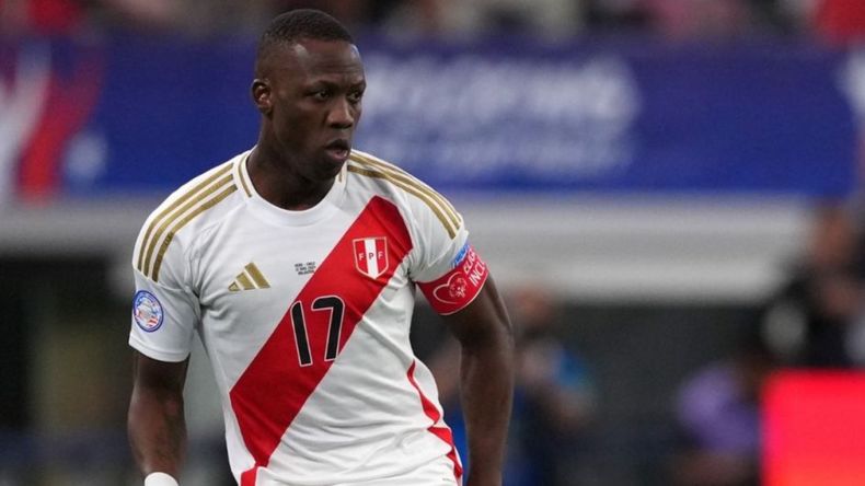 Luís Advincula cerró sus redes sociales tras quedar involucrado en un escándalo.