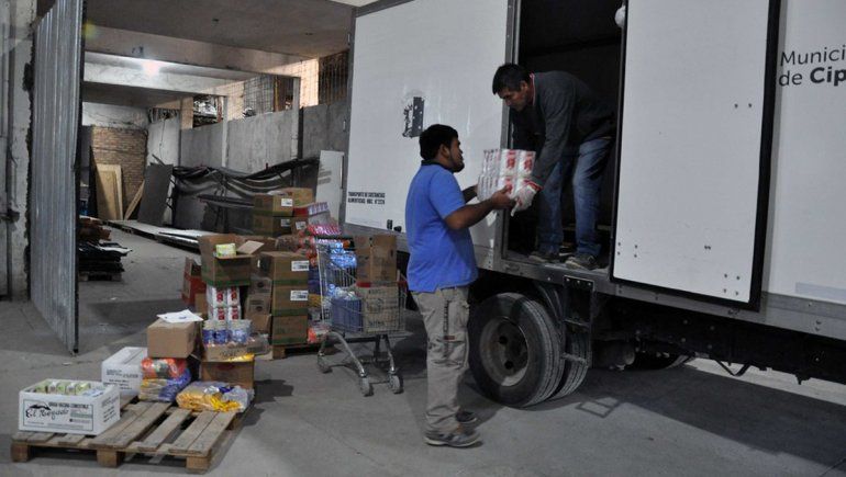 La Muni entregó alimentos a 50 choferes de taxis