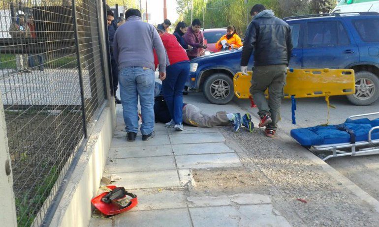 El choque se produjo en la mañana de hoy aproximadamente a las 8 en el ingreso al estacionamiento del Paseo de La Flor en Cipolletti. 