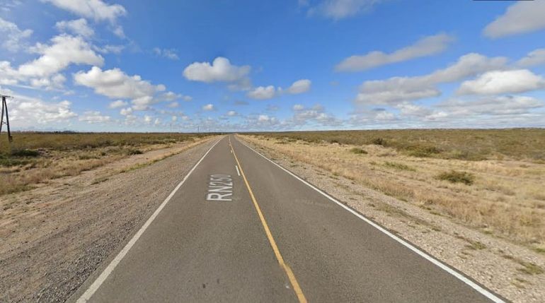 La mujer y su sobrina viajaban a Viedma y quedó varada en la ruta por una falla mecánica. Su seguro cubría el servicio de grúa, pero tardó 15 horas en llegar.  La mujer y su sobrina viajaban a Viedma y quedó varada en la ruta por una falla mecánica. Su seguro cubría el servicio de grúa, pero tardó 15 horas en llegar.