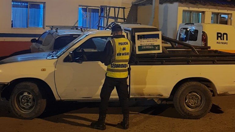 Manejaba una camioneta robada y lo atraparon sobre la Ruta 22