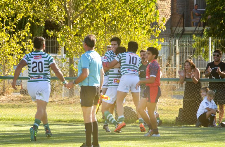Marabunta le ganó un partidazo a Roca RC en el Regional Patagónico: las mejores fotos