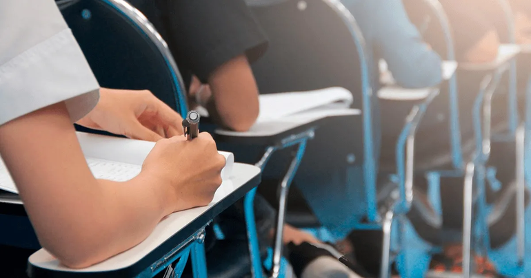 La cuota alimentaria se puede extender m&aacute;s all&aacute; de los 21 a&ntilde;os si el joven est&aacute; estudiando y no puede mantenerse.