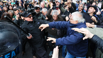 Tensión en la protesta de jubilados frente al Congreso