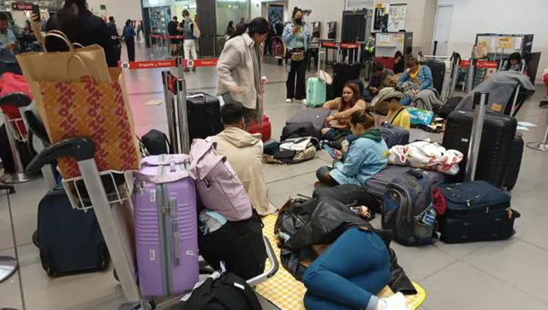 Una low cost suspendió los vuelos y hay decenas de argentinos varados en Colombia