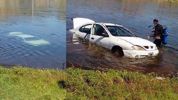 Se hicieron presentes buzos para sacar el vehículo del agua