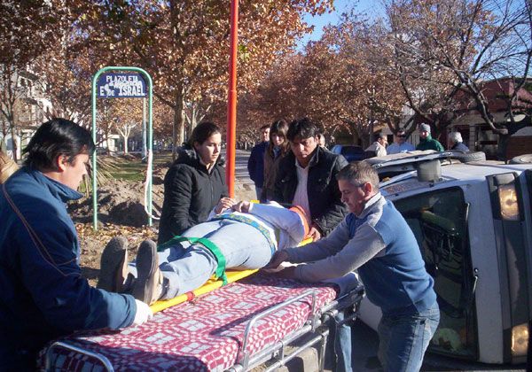 Choque y vuelco en Alem y Villegas