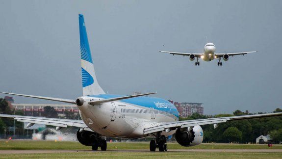 Trabajo convocó a los aeronáuticos para evitar el paro