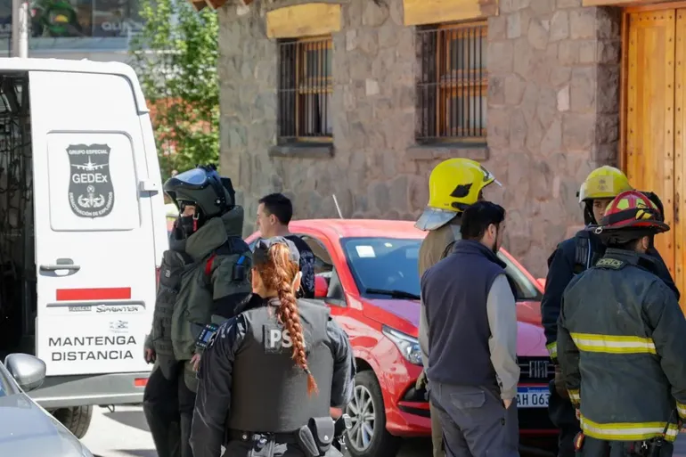Los explosivos fueron asegurados y trasladados en c&aacute;psulas de confinamiento especiales para su an&aacute;lisis posterior.