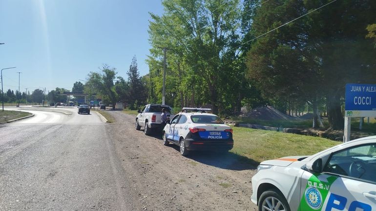 La camioneta Amarok fue detenida en un control sobre ruta chica.