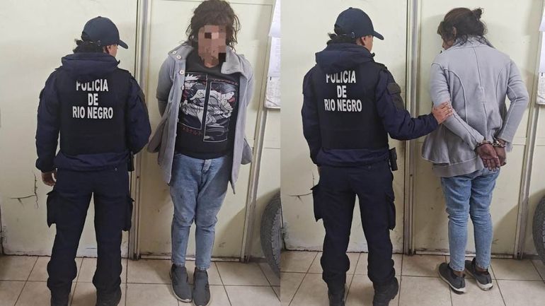 La mujer atrapada por policías de la Comisaría 32 en el interior de la tienda de la calle La Esmeralda. 