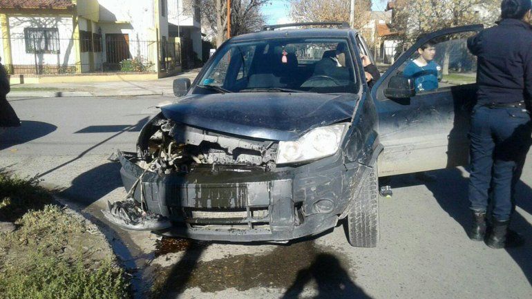 Violento choque entre dos camionetas: un herido