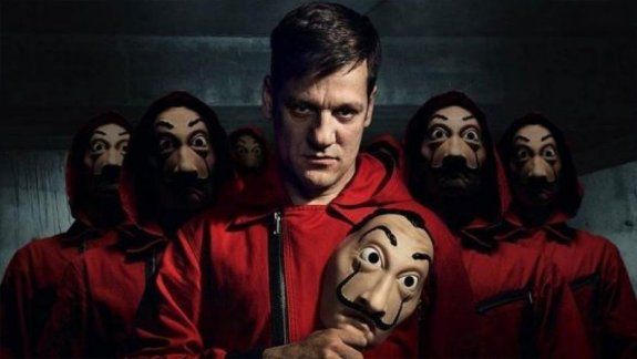 Con el traje de La Casa de Papel