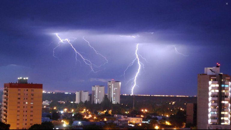 Así captaron la tormenta que azotó a la ciudad
