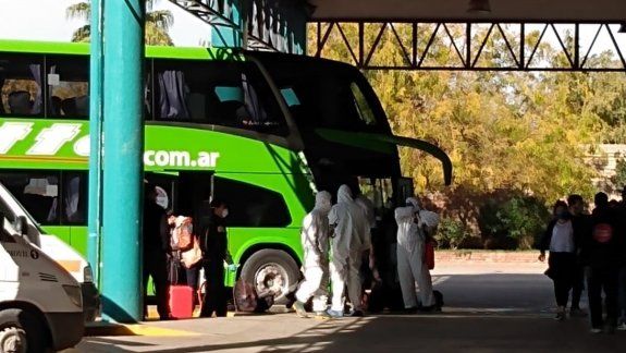 Llegó un micro de Córdoba y desplegaron operativo