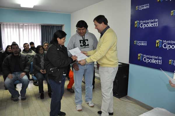 Familias del barrio Antártida Argentina ya tienen sus escrituras