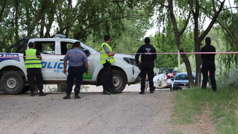 Leandro De Oro fue encontrado sin vida en el río Negro sobre Paso Córdoba. Leandro De Oro fue encontrado sin vida en el río Negro sobre Paso Córdoba.