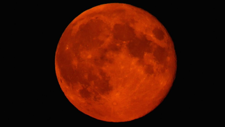 La Luna roja iluminará el cielo durante el eclipse total del 7 de septiembre.