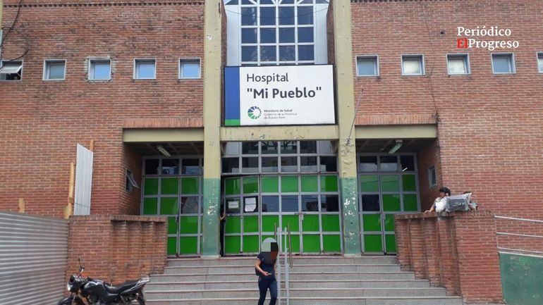 Un bebé murió atropellado por una camioneta que empujaban sus padres